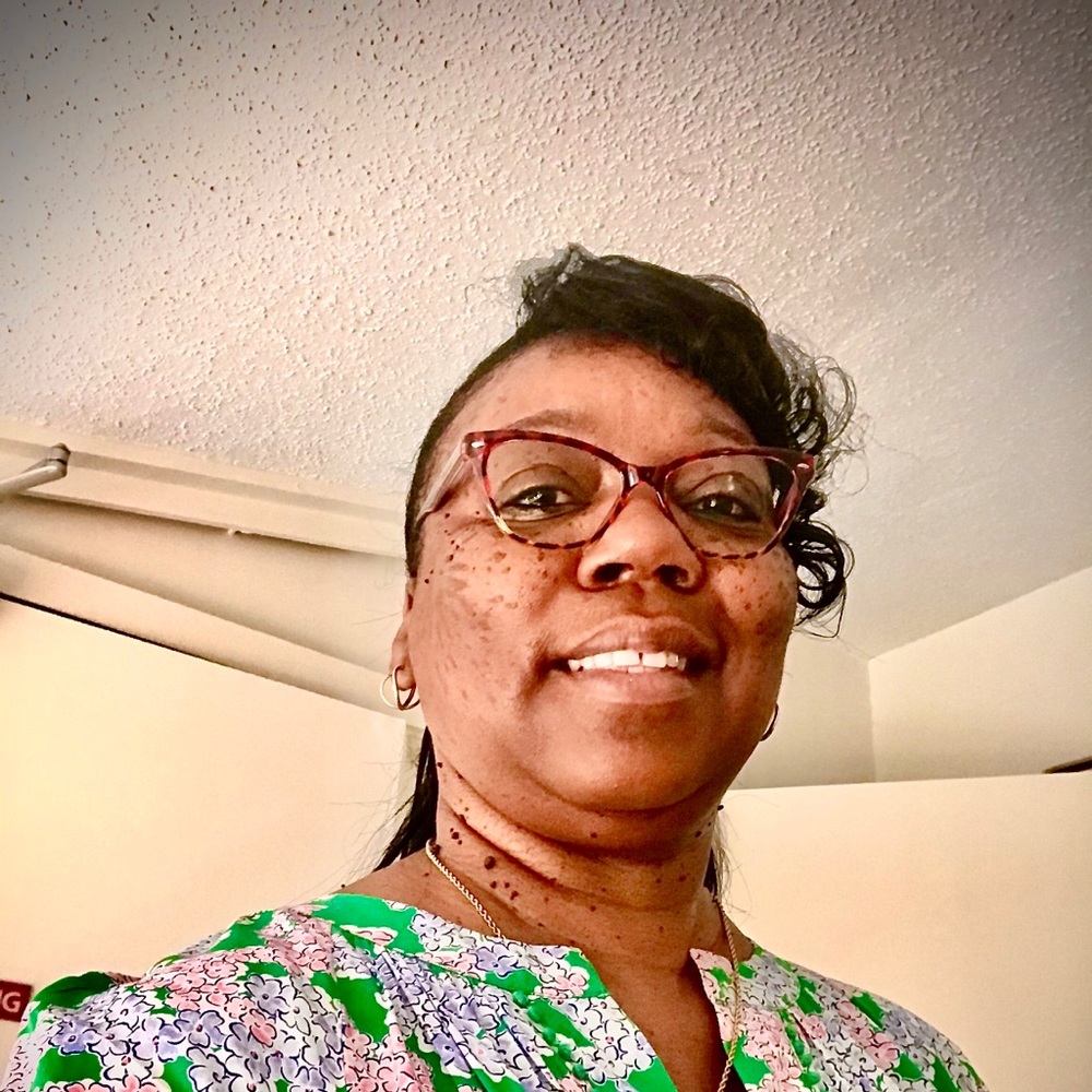 Meet your Posher, Denise